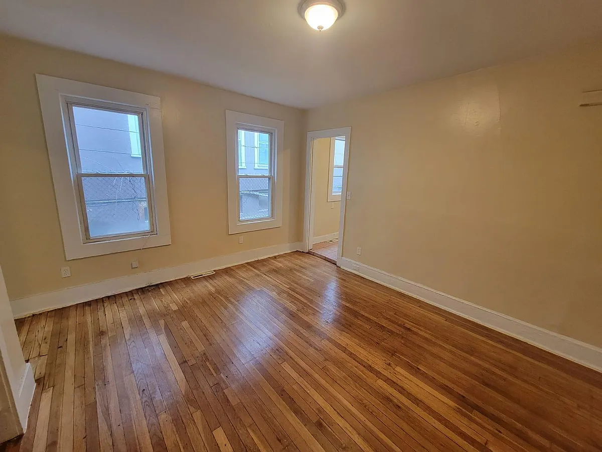 Building Photo - 324 Goffe St #1