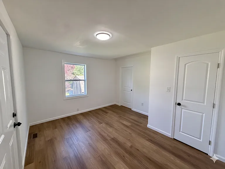 206 E Burwell Ave — Photo 13