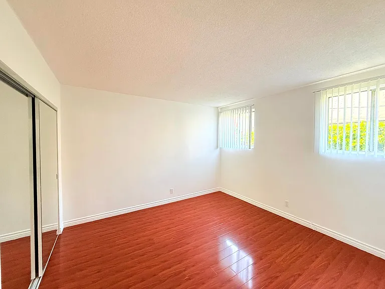 1376 N. Serrano Avenue — Photo 16
