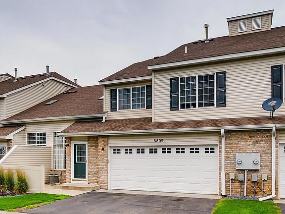 2nd image of 8809 Hastings Cir NE