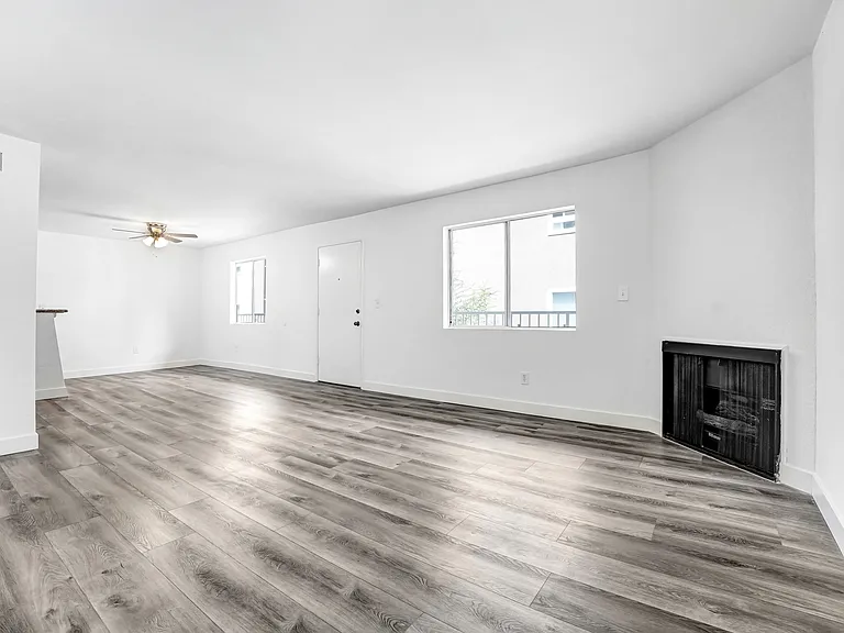 10908 Blix St #4 — Photo 2