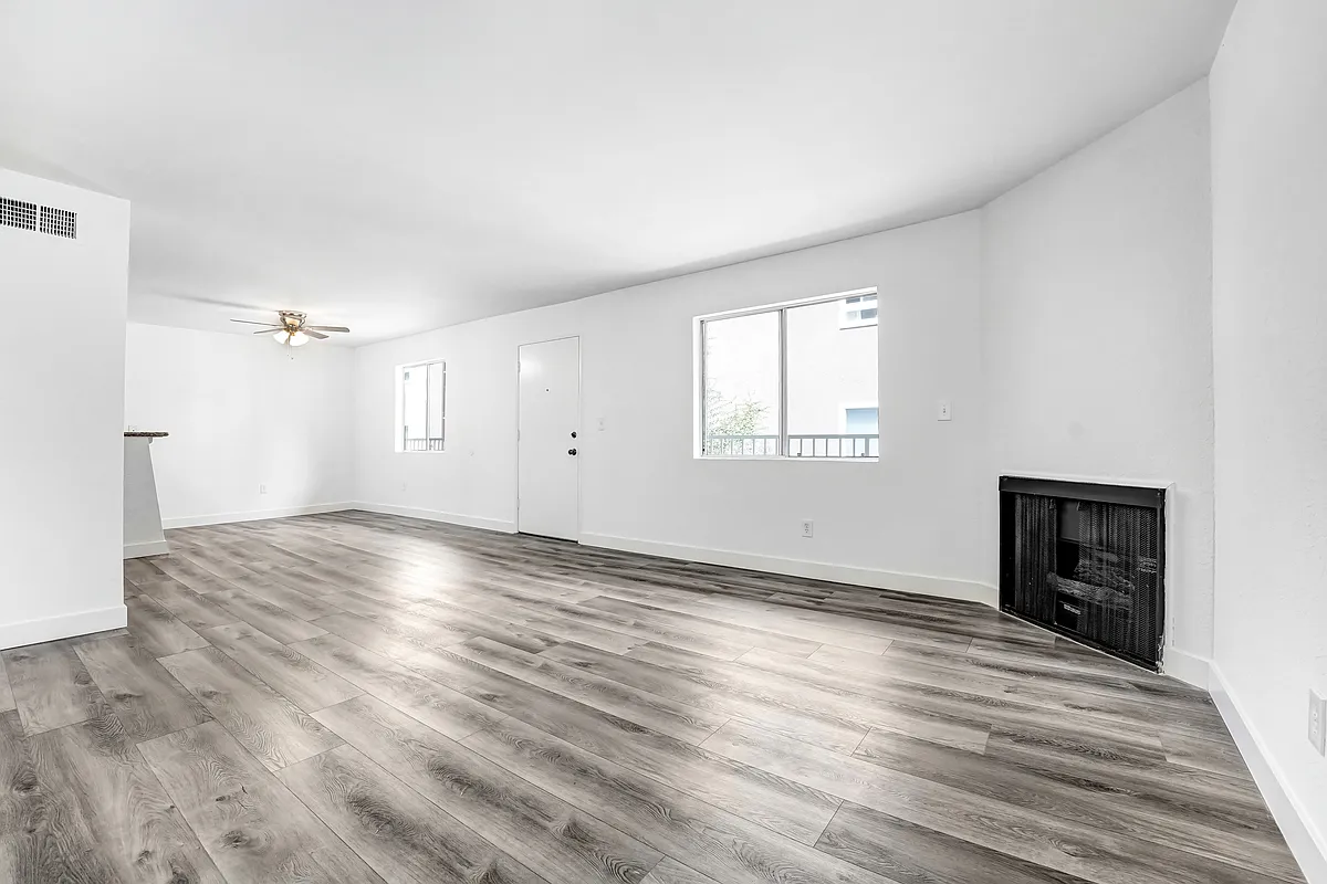 Building Photo - 10908 Blix St #4