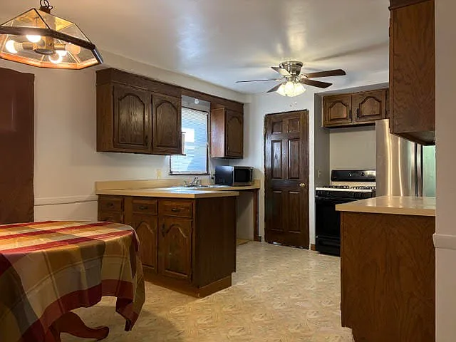 3 bed, 1104 sqft, $1,435 — Photo 2