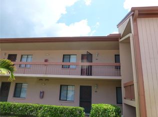 114 Lakeside Dr #14, Oldsmar, FL 34677