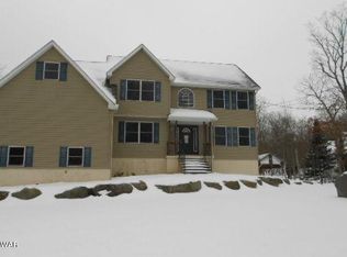 265 Tallyrand Dr, East Stroudsburg, PA
