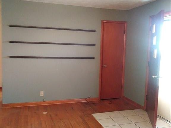 3rd image of 220 E Garland St
