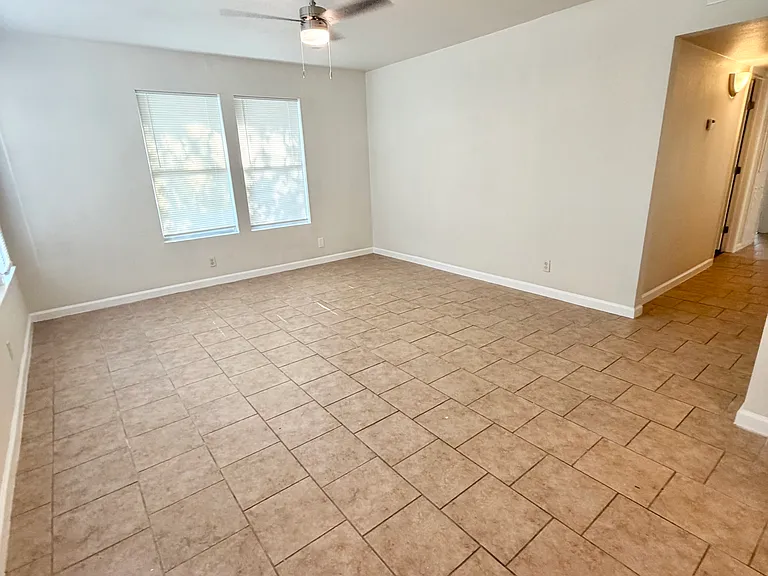 526 E Palfrey St — Photo 5