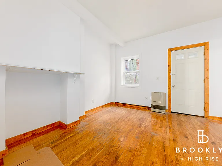 1505 Gates Ave #1B — Photo 3