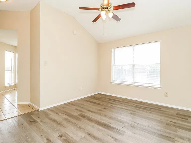 4001 Periwinkle Dr — Photo 6
