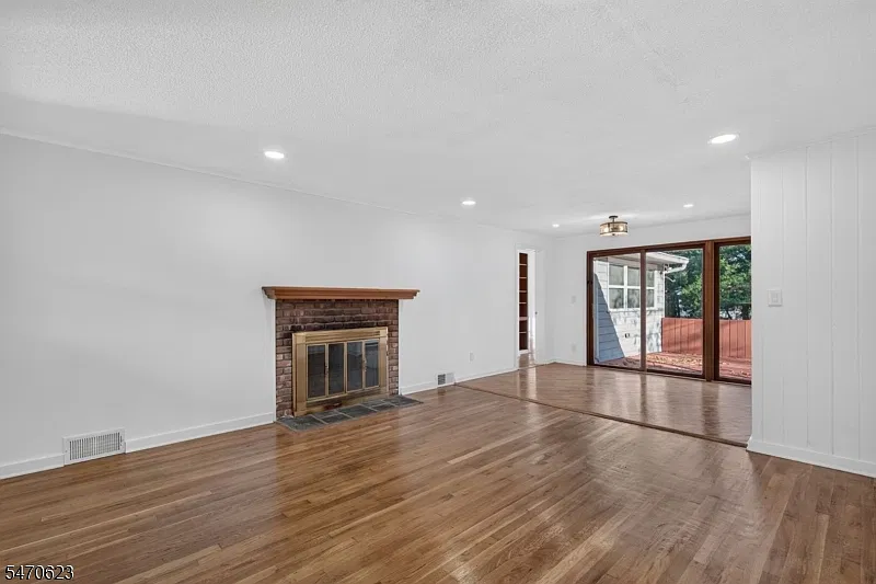 3 bed, 2.0 bath, $3,600 — Photo 3
