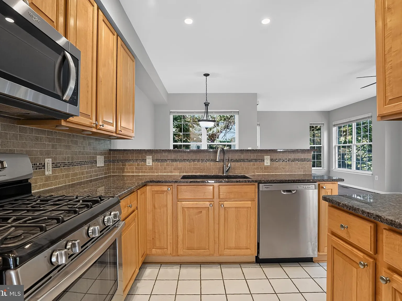 4 bed, 3.5 bath, 1880 sqft, $4,295 — Photo 3