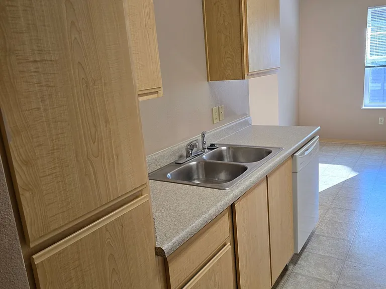 Parkside Apartments — Photo 31
