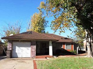 639 SW 2nd St, Moore, OK 73160