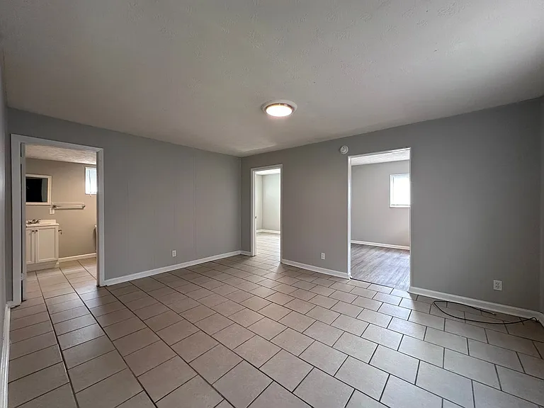 204 Courtyard Cir — Photo 125