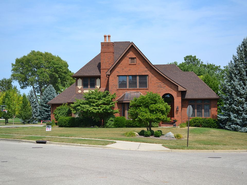 1st image of 590 Burr Oak Dr