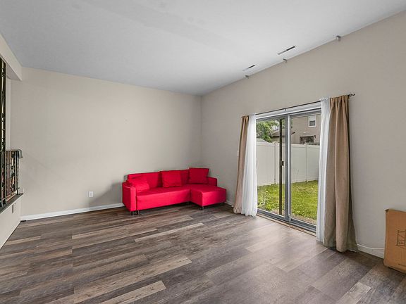 livingroom to back yard