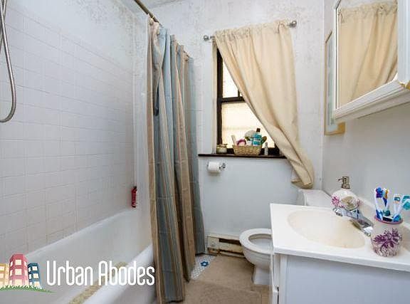 4th image of 3815 N Greenview Ave #West1