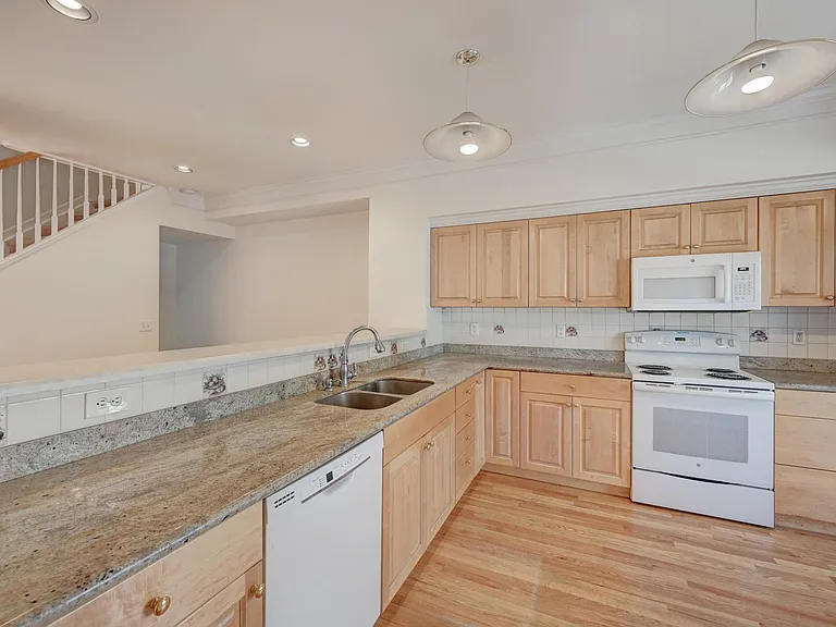 927 Jersey St — Photo 4