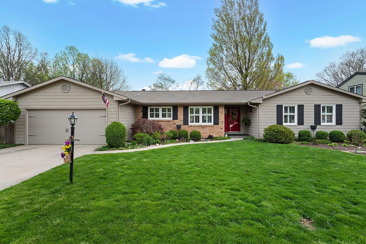 2110 Mayfair Rd photo 1