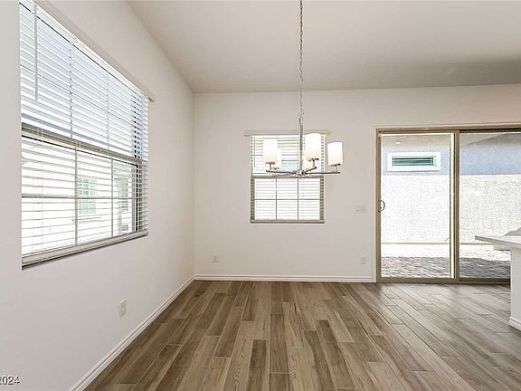 5th image of 743 Armstrong Hills St