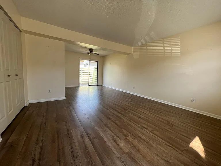 24 Countryplace Ln — Photo 1
