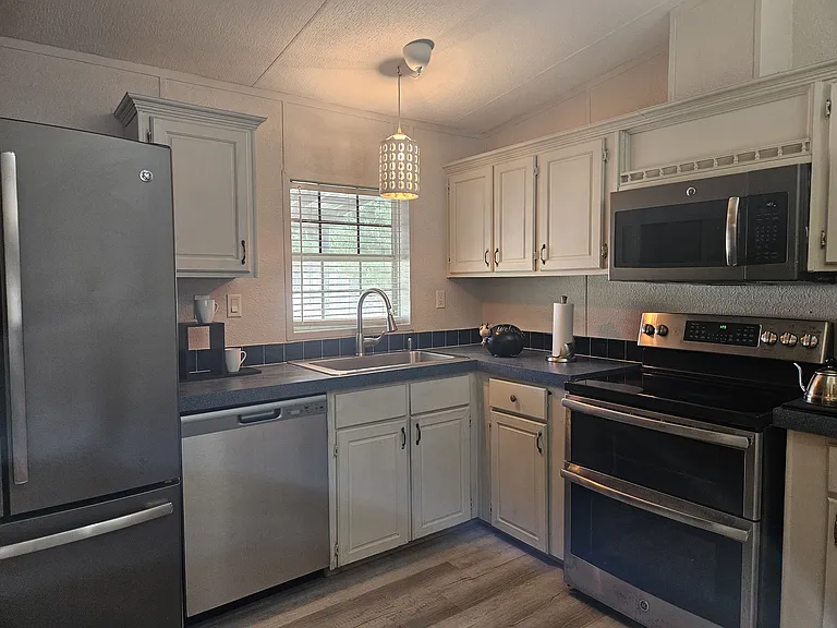 Oak Creek Dr — Photo 19