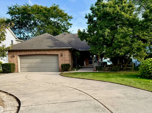 6901 River Rd, Marine City, MI 48039