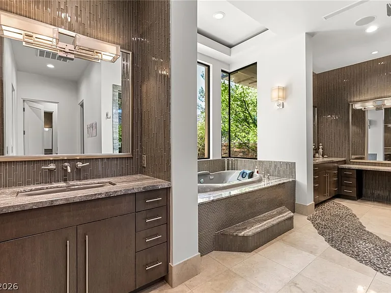 2 Castle Oaks Ct — Photo 30