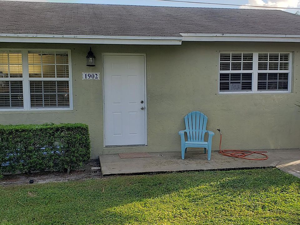 STREET VIEW- END UNIT APARTMENT