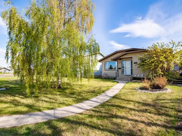 105 SW Erickson Dr, Red Deer, AB T4R 1X9