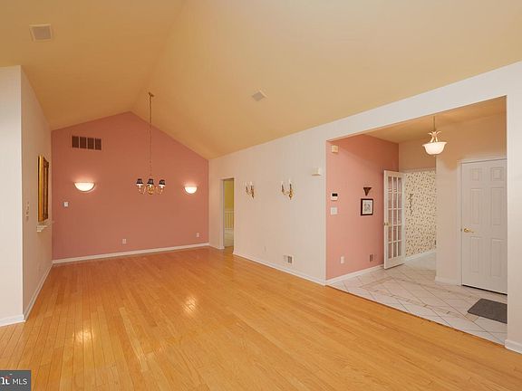 5th image of 119 Bellflower Rd
