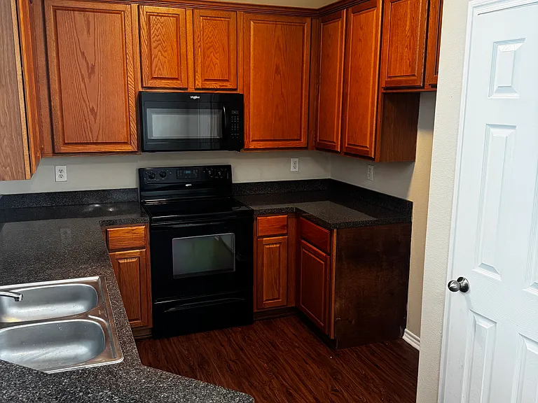 380 Woodgrove Dr #A — Photo 3