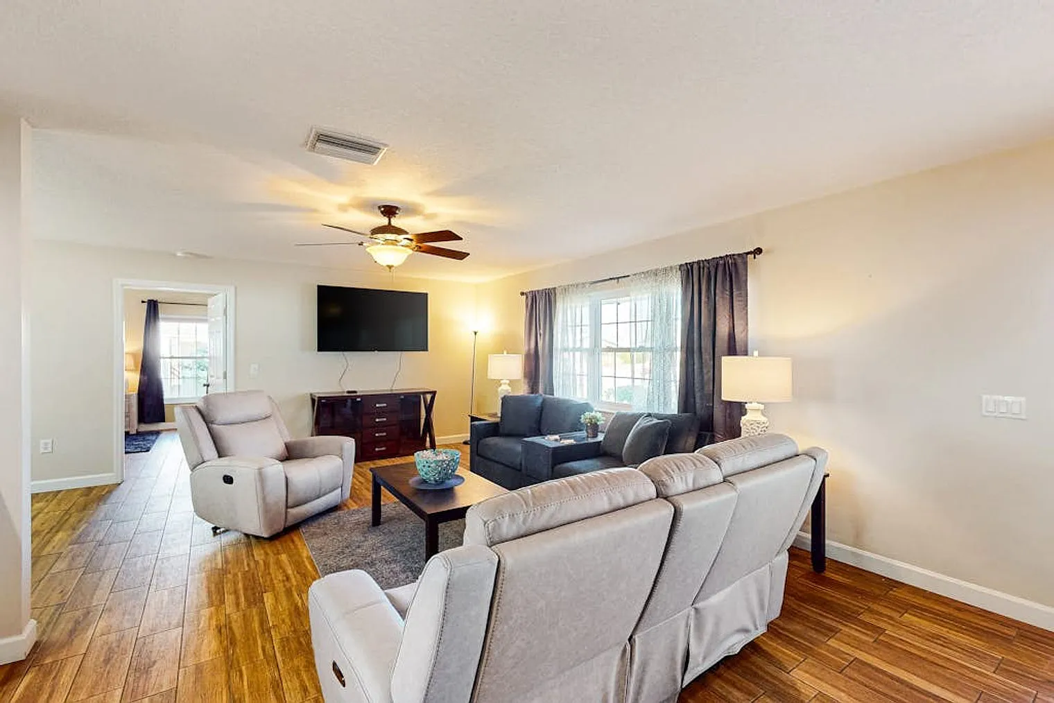3 bed, 2.0 bath, 2163 sqft, $4,860 — Photo 1