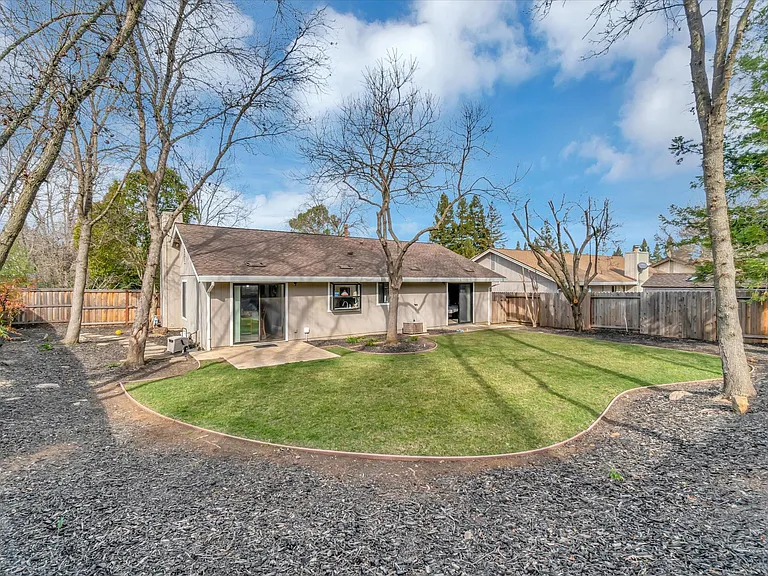 1060 Saint Andrews Dr — Photo 29