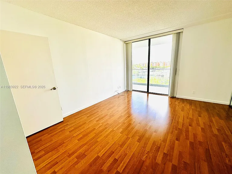 19707 Turnberry Way #5C — Photo 10