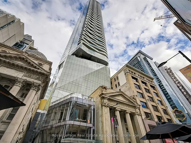 197 Yonge St #1207 — Photo 1