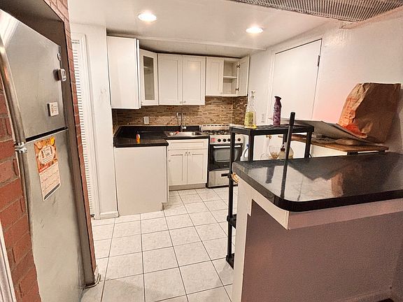 4th image of 724 E 38th St #1