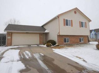 1925 S Smithmoor St, Wichita, KS 67207