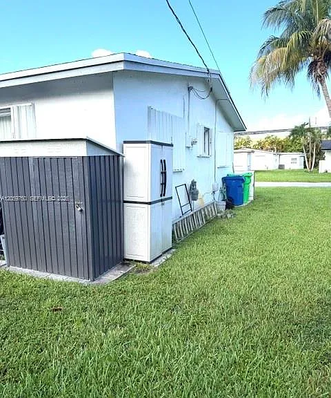 2560 NW 81st Ter — Photo 5