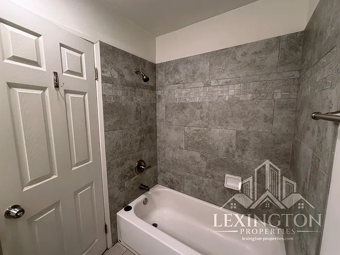 2325 I St #4 — Photo 14