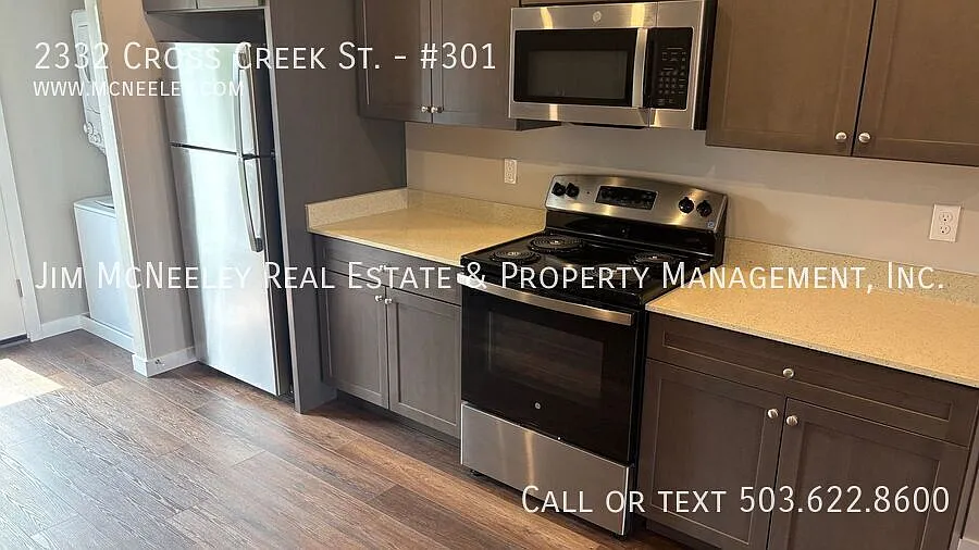 2BR/2BA Third-Floor Unit with Deck & River Views — Photo 4