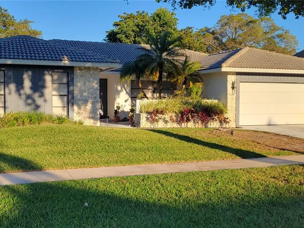 20195 Back 9 Dr, Boca Raton, FL 33498