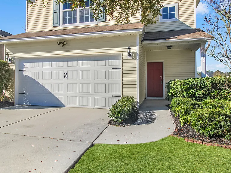 153 Hamilton Grv — Photo 4