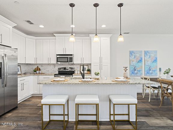 3rd image of 2653 ISABELLA Boulevard #3