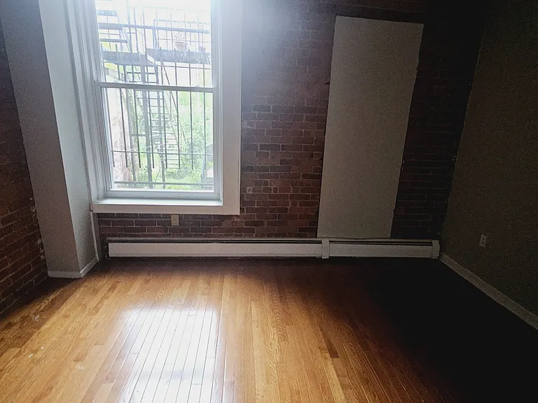 26 Lyon St #1B — Photo 3