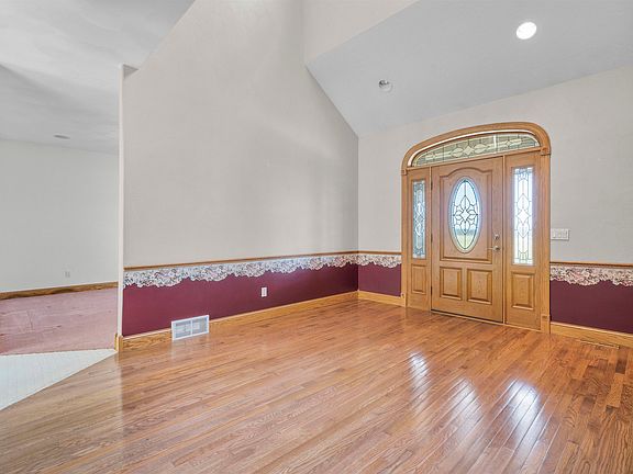 4th image of 620 E Margaret St