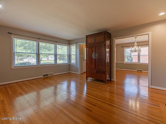 5th image of 221 Ring Rd