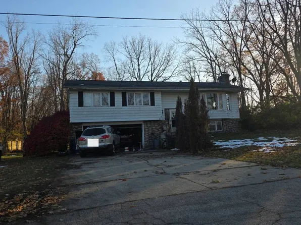 27919 Burmax Park, Dowagiac, MI 49047