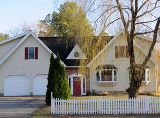 37 Pinecrest Dr, Essex, VT 05452