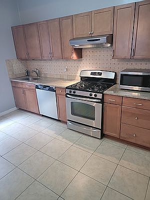 1st image of 318 Montgomery St #2